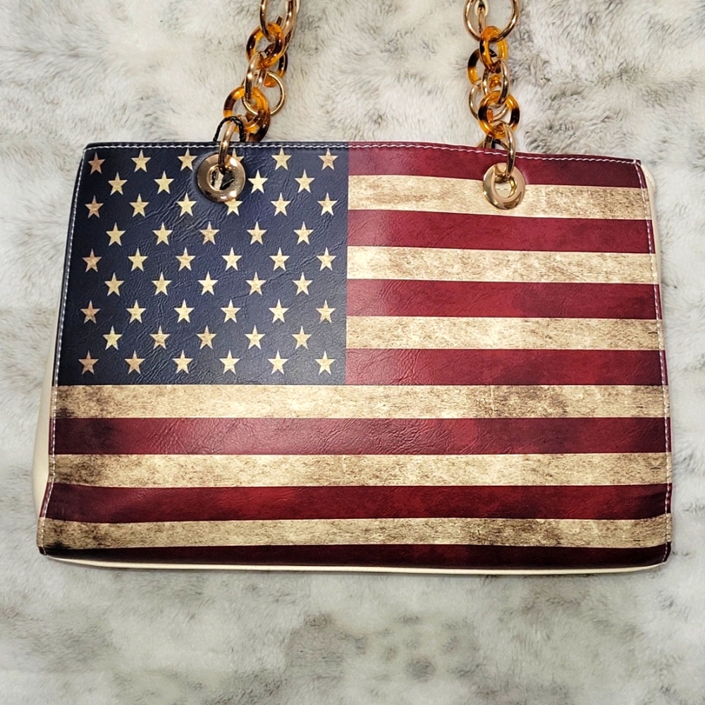 New with tags Distressed USA 🇺🇸 flag purse.